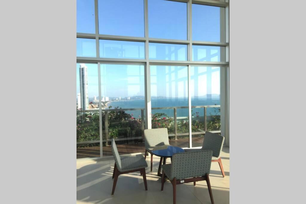 Stunning Seaview Suite ジョムティエンビーチ エクステリア 写真
